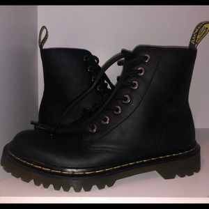 Black Dr. Martens 1460 smooth lace up boots